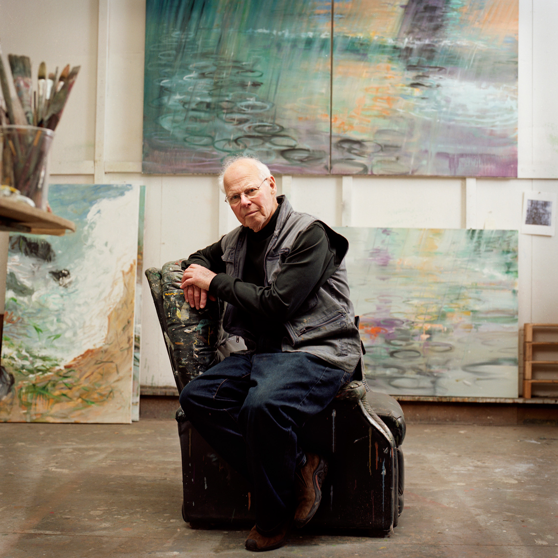 painter Michael Mazur photographed for New England Home Magazine